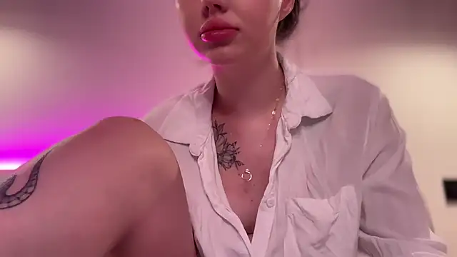 Snapshot of AlmaryKim chatting on October 4, 9:02 pm AlmaryKim online show from October 4, 9:02 pm