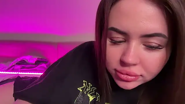 AlmaryKim online show from November 18, 9:08 pm