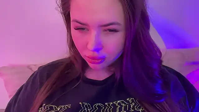 AlmaryKim online show from April 14, 7:20 pm