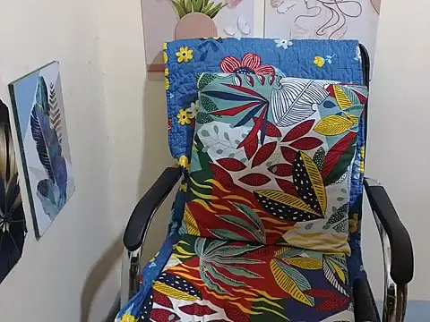 Snapshot of Sweetest_Zara18xx chatting on November 4, 9:36 pm Sweetest Zara18xx online show from November 4, 9:36 pm