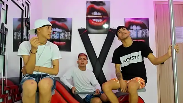 VERY HOT GUYS online show from October 22, 1:17 am