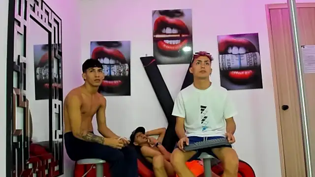 VERY HOT GUYS online show from November 1, 1:29 am