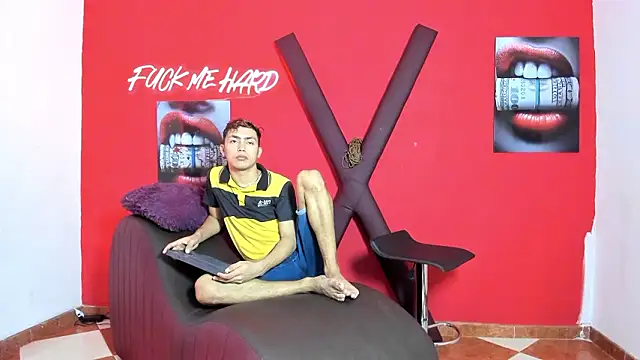 VERY HOT GUYS online show from March 4, 1:39 pm