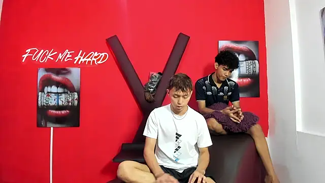 VERY HOT GUYS online show from April 4, 7:33 pm