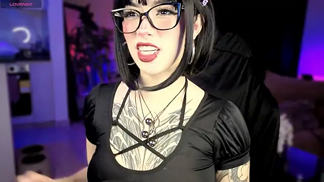 Snapshot of VanessaBlackrose chatting on May 18, 1:02 am VanessaBlackrose online show from May 18, 1:02 am