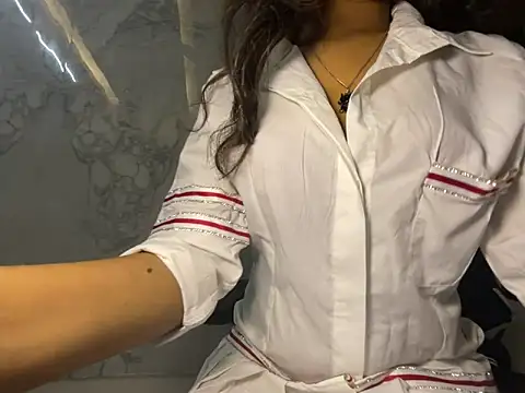 Snapshot of dubyzubygirl chatting on February 3, 9:47 am dubyzubygirl online show from February 3, 9:47 am