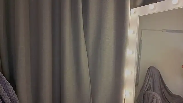 ChloeSammers online show from April 18, 1:48 pm