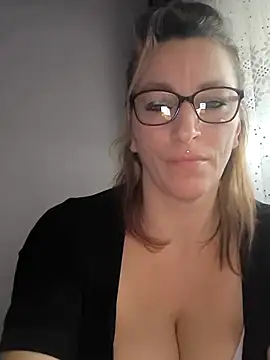 Fifi83Bell online show from February 13, 2:13 pm