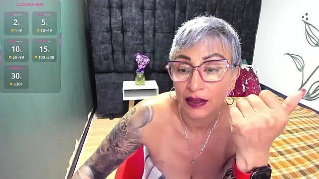 Charlotte  Gray online show from January 15, 9:51 pm