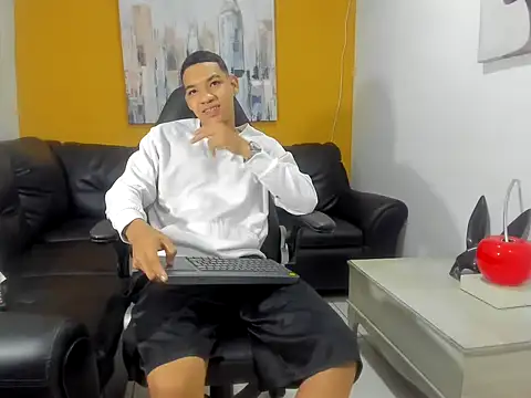 Snapshot of biig_jhons chatting on October 21, 2:45 am biig jhons online show from October 21, 2:45 am