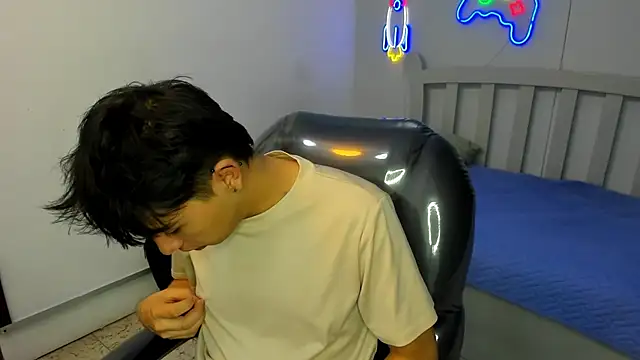 StiwenTwink online show from November 19, 5:02 pm