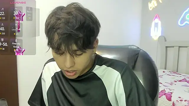 StiwenTwink online show from January 8, 8:00 pm