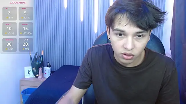 Snapshot of StiwenTwink chatting on June 27, 1:39 pm StiwenTwink online show from June 27, 1:39 pm