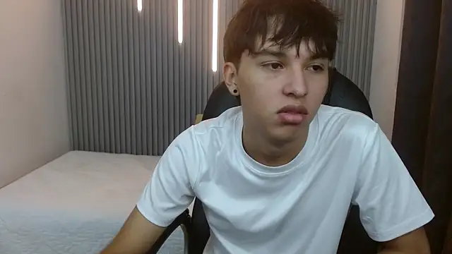 Snapshot of StiwenTwink chatting on July 9, 1:04 pm StiwenTwink online show from July 9, 1:04 pm