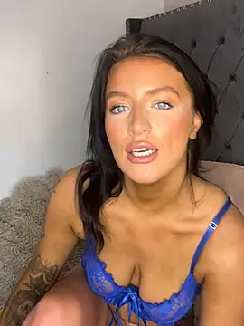 LolaReaX online show from April 4, 1:52 pm