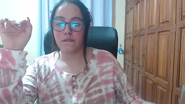 Venus cat  online show from January 19, 2:48 am