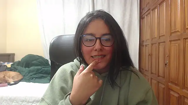 Venus cat  online show from April 17, 11:19 pm