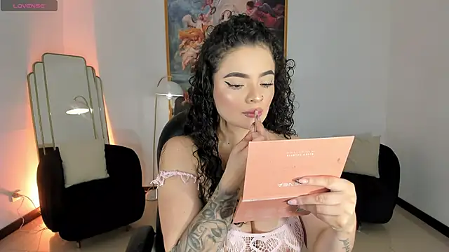 Snapshot of KylieJenkins chatting on May 3, 11:05 am KylieJenkins online show from May 3, 11:05 am