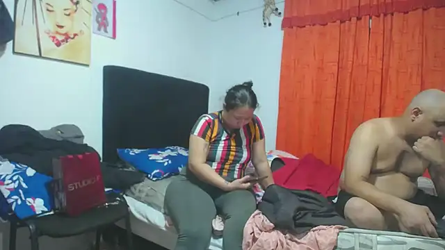 Snapshot of Meloncillo_and_Babyliss99 chatting on February 26, 12:53 am Meloncillo and Babyliss99 online show from February 26, 12:53 am