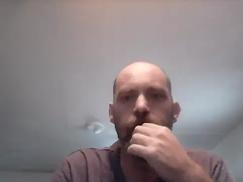 Snapshot of crazyheratic8 chatting on November 9, 1:20 pm crazyheratic8 online show from November 9, 1:20 pm