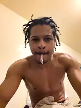 Snapshot of VibeTheArtist chatting on October 31, 1:28 am VibeTheArtist online show from October 31, 1:28 am