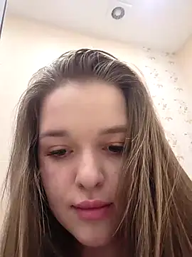 Snapshot of EmilyWhispers chatting on May 4, 10:28 pm EmilyWhispers online show from May 4, 10:28 pm