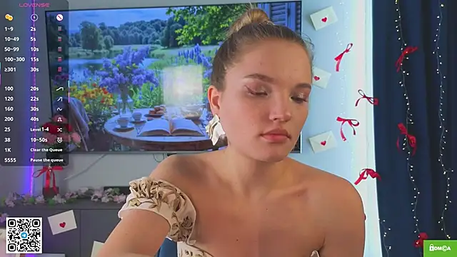 JulieLupo online show from March 13, 6:09 am