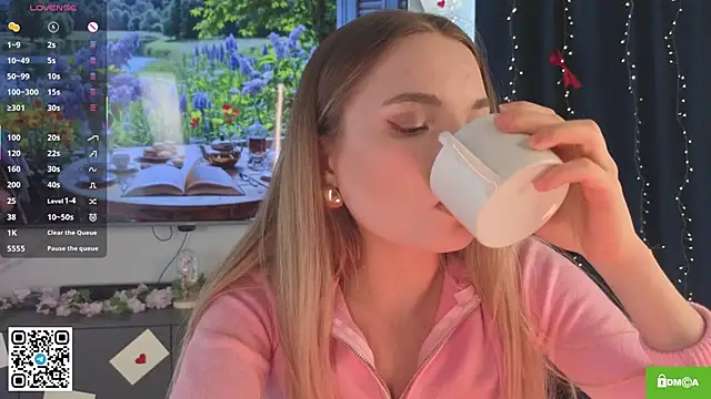 JulieLupo online show from March 14, 6:19 am