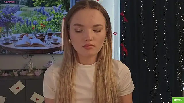 JulieLupo online show from March 15, 6:08 am