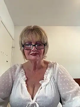 Snapshot of BoloshkaBlonda chatting on June 19, 4:22 pm BoloshkaBlonda online show from June 19, 4:22 pm