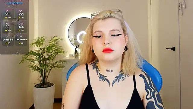 Shad0wPurr online show from October 17, 2:37 am