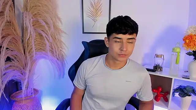 Snapshot of Thiago_Connor21 chatting on May 16, 11:36 pm Thiago Connor21 online show from May 16, 11:36 pm
