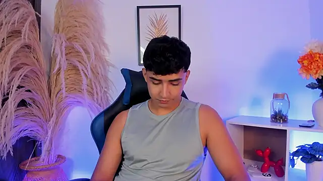 Snapshot of Thiago_Connor21 chatting on May 21, 11:45 pm Thiago Connor21 online show from May 21, 11:45 pm