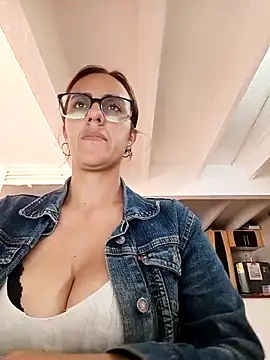 Snapshot of Jade_1-9 chatting on February 4, 7:31 pm Jade 1-9 online show from February 4, 7:31 pm