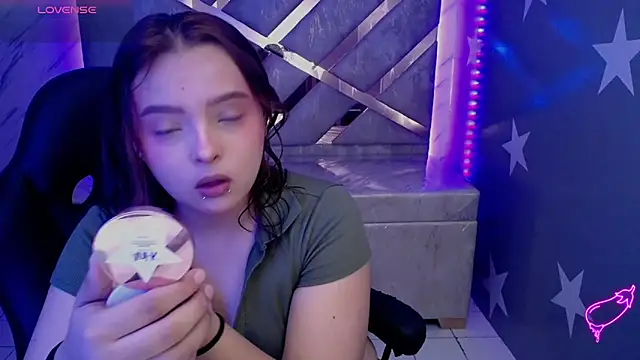 Snapshot of mia_foster_t chatting on May 11, 1:17 pm mia foster t online show from May 11, 1:17 pm