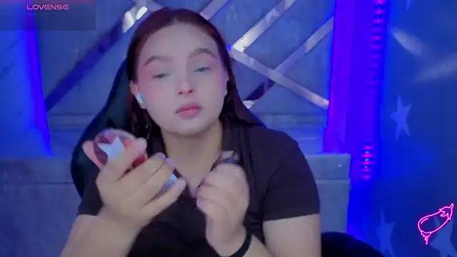 Snapshot of mia_foster_t chatting on June 6, 1:16 pm mia foster t online show from June 6, 1:16 pm