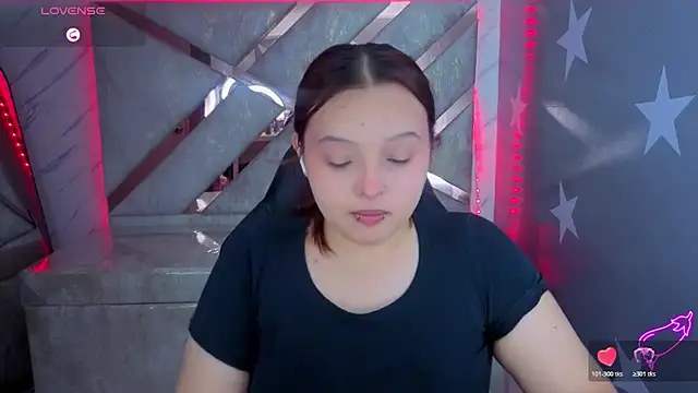 Snapshot of mia_foster_t chatting on July 18, 1:37 pm mia foster t online show from July 18, 1:37 pm