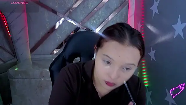 Snapshot of mia_foster_t chatting on July 19, 1:37 pm mia foster t online show from July 19, 1:37 pm