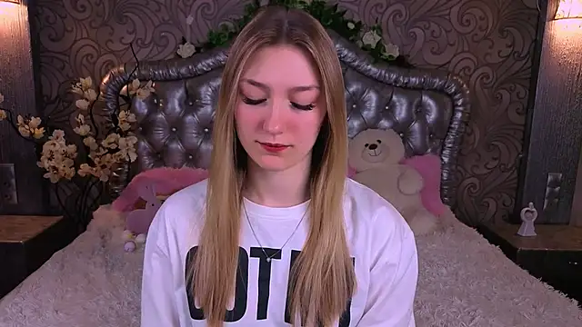 AngelAnabelle online show from April 3, 8:29 pm