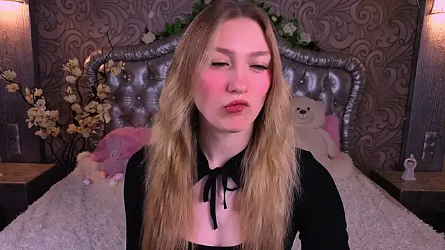 AngelAnabelle online show from April 8, 8:53 pm