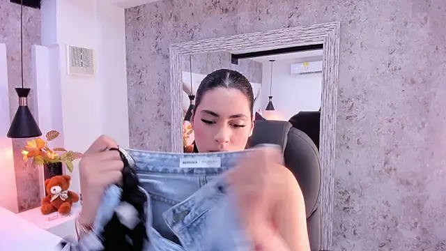 Vanessa Rain  online show from February 9, 7:40 pm