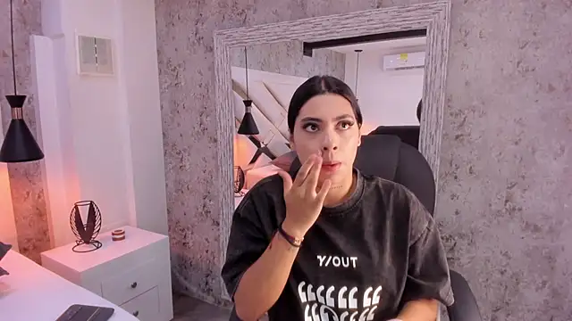 Vanessa Rain  online show from March 16, 8:13 pm