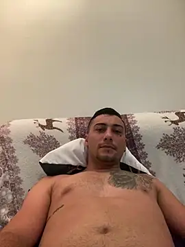 gooddboy01 online show from April 14, 2:12 pm