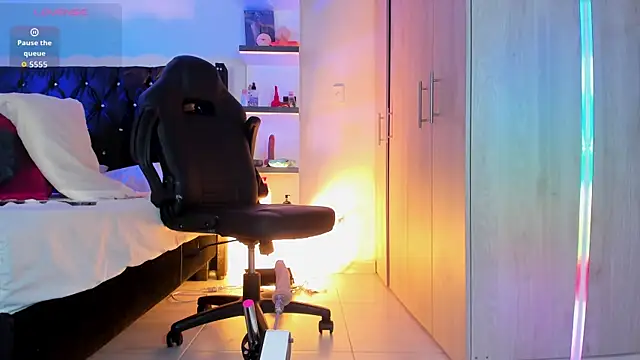  Duriel online show from April 5, 7:22 pm