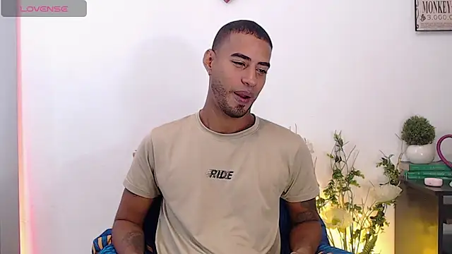 Snapshot of Mike_Dewitt chatting on October 19, 2:50 pm Mike Dewitt online show from October 19, 2:50 pm