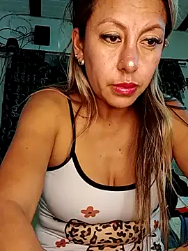 Snapshot of GisellTorres36 chatting on August 5, 3:53 am GisellTorres36 online show from August 5, 3:53 am