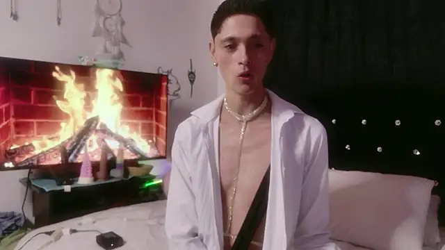 Tyler cat online show from November 8, 7:34 pm