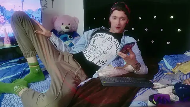 Tyler cat online show from December 17, 3:29 pm