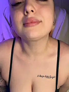 KellyMoors online show from April 20, 1:30 am