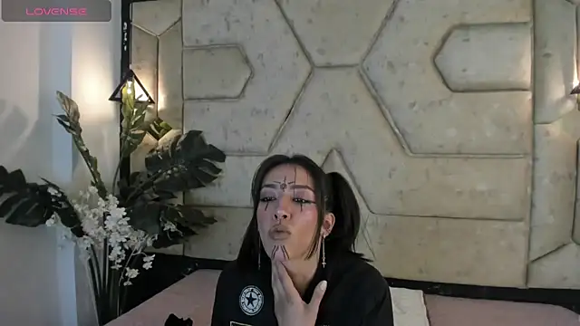 Snapshot of Julieta_Slav3 chatting on April 21, 8:55 pm Julieta Slav3 online show from April 21, 8:55 pm